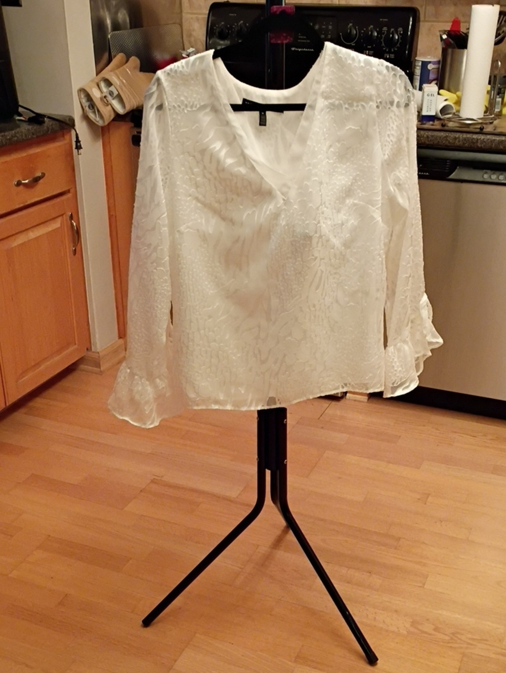 White House Black Market White Satin Jacquard V-Neck Ruffle Cuff Blouse